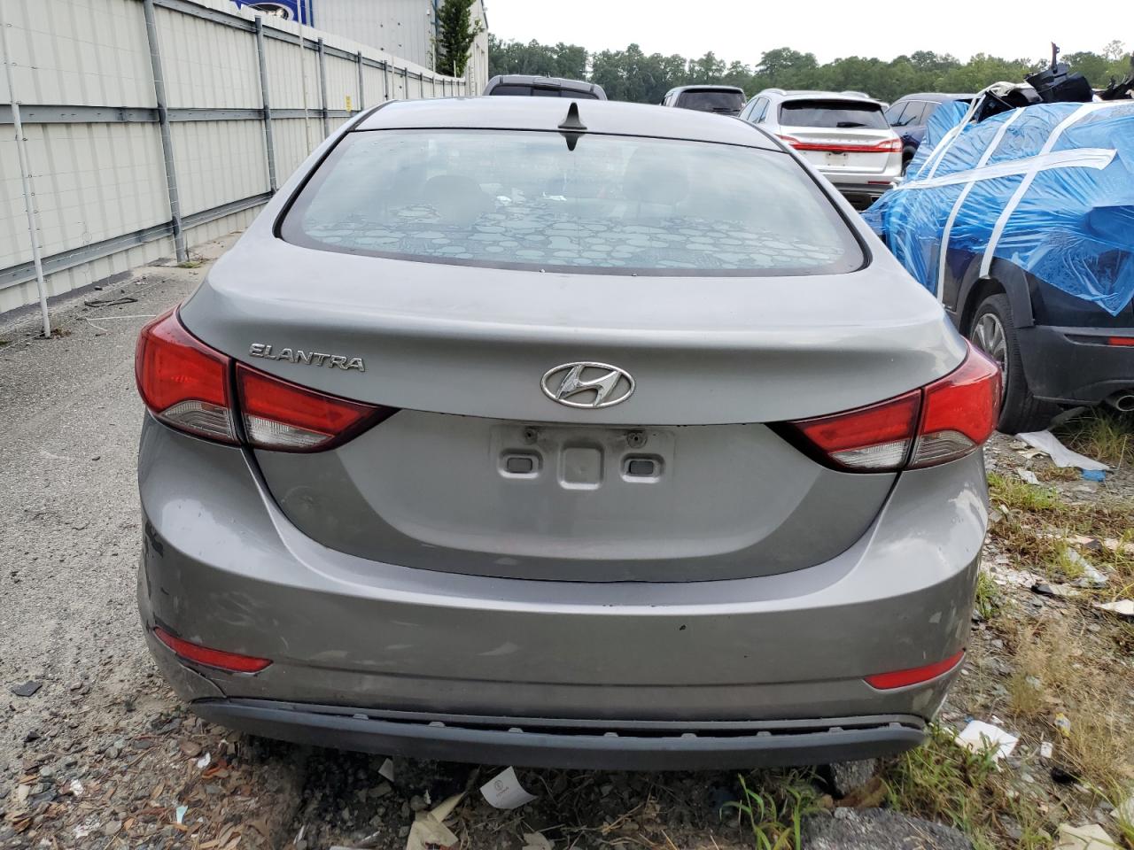 HYUNDAI ELANTRA SE