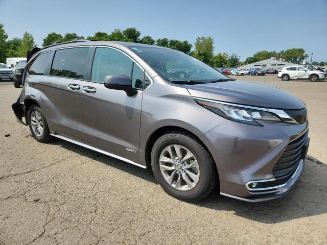 2021 TOYOTA SIENNA XLE 5TDYRKEC8MS037114