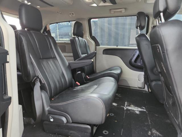 2016 CHRYSLER TOWN & COU - 2C4RC1CG0GR269189