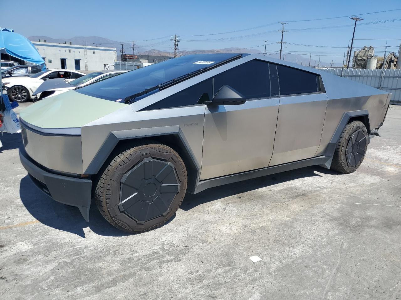 TESLA CYBERTRUCK