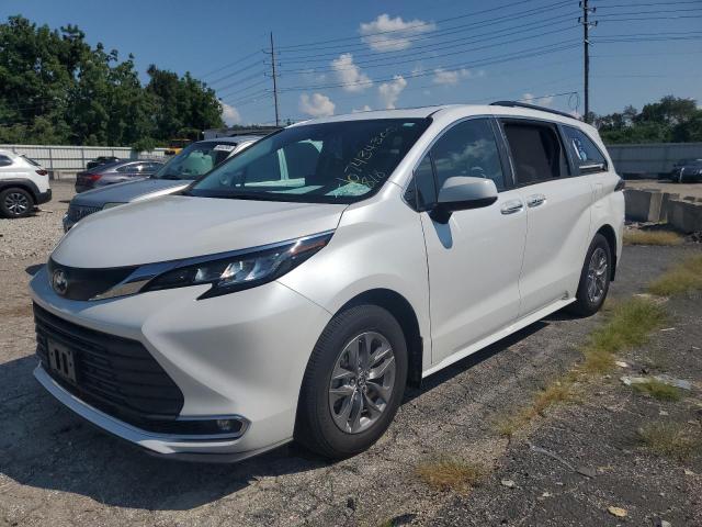 Global Auto Auctions: 2023 TOYOTA SIENNA XLE