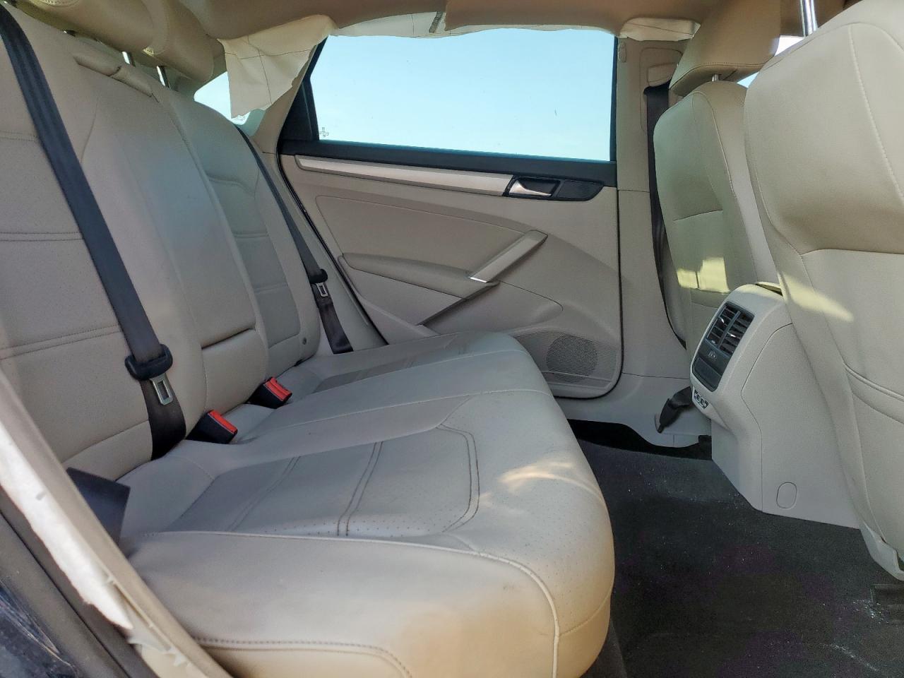 VOLKSWAGEN PASSAT SE