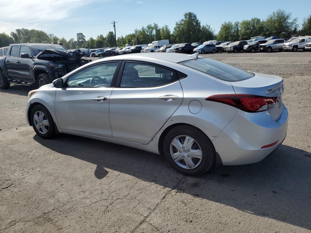 HYUNDAI ELANTRA SE