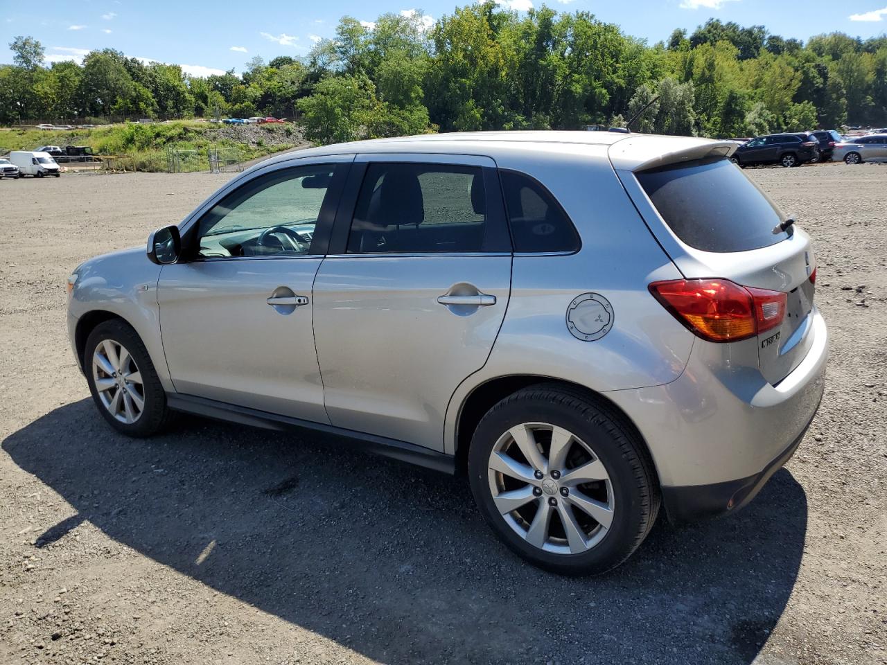 MITSUBISHI OUTLANDER SE