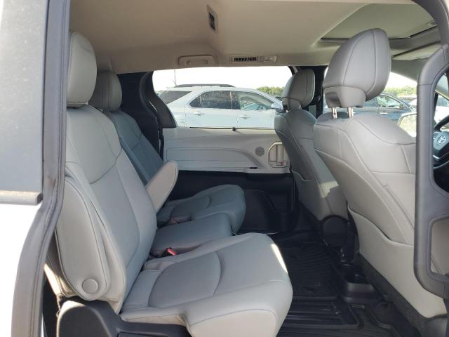 2025 TOYOTA SIENNA XLE 5TDJRKEC2SS269318
