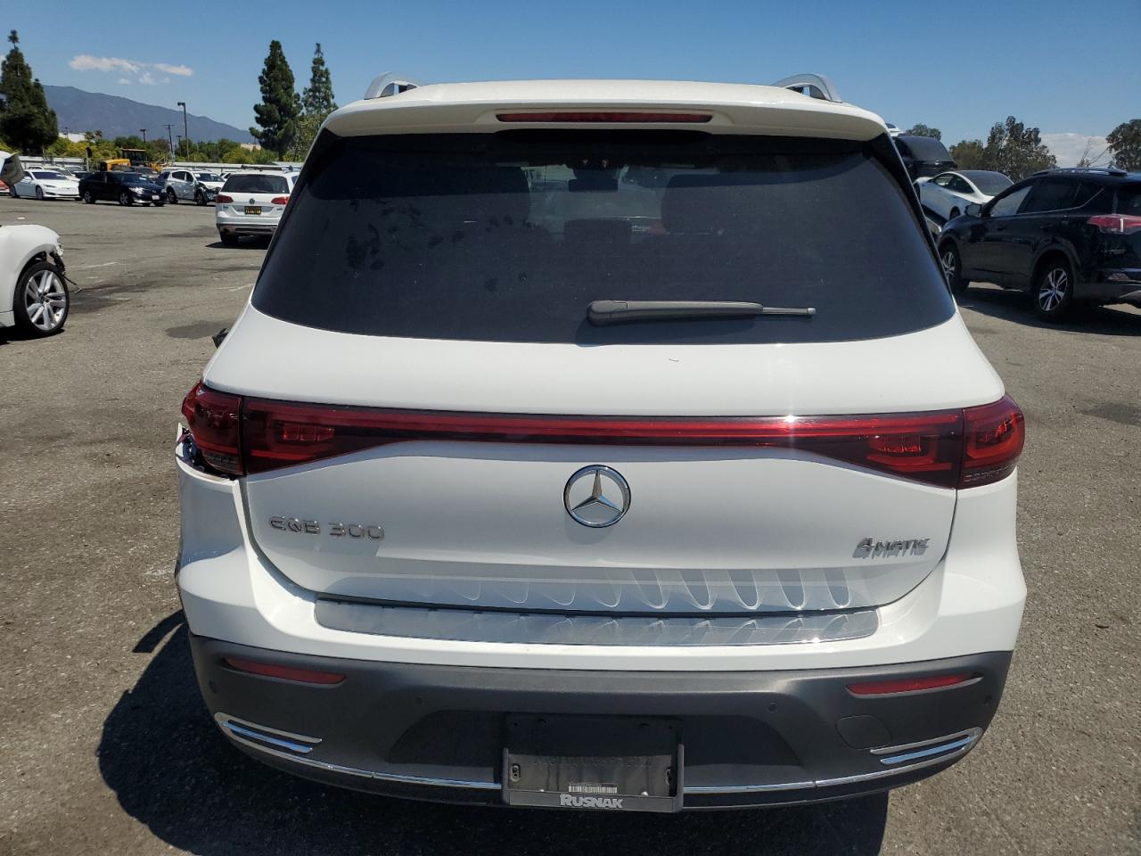 MERCEDES-BENZ EQB 300 4MATIC