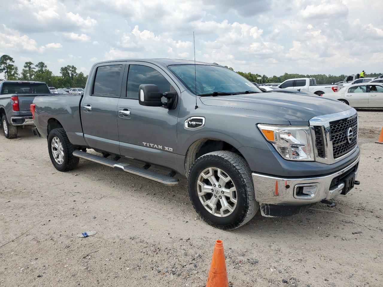 NISSAN TITAN SL