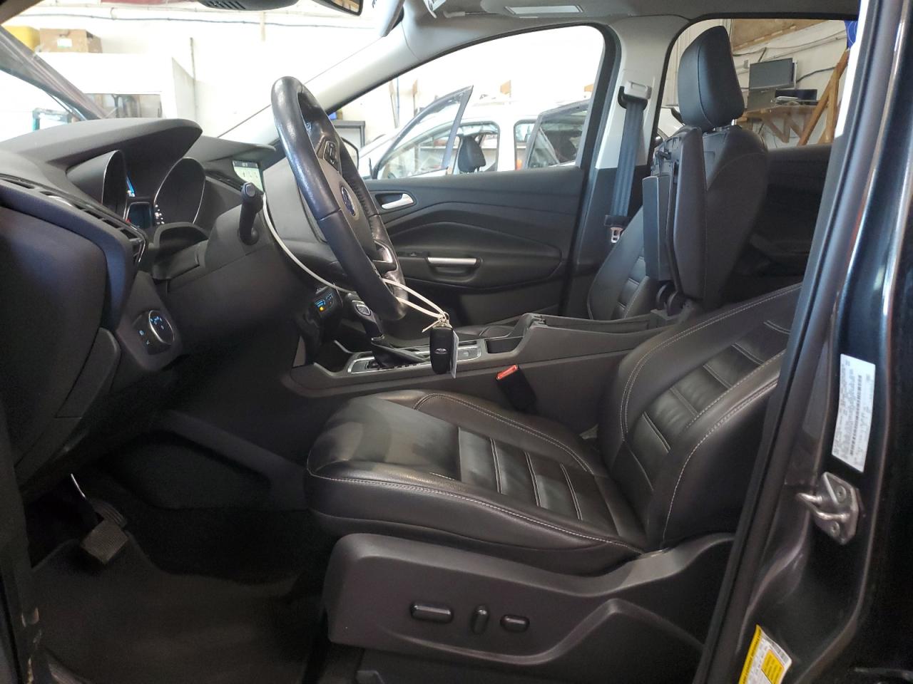 FORD ESCAPE TITANIUM