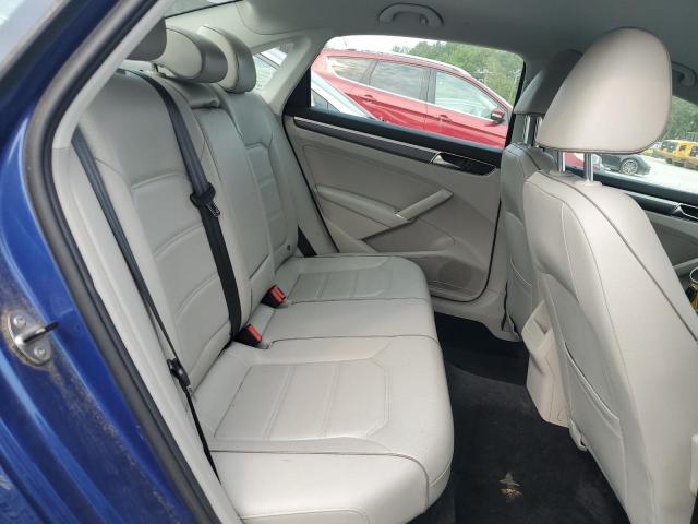 2017 VOLKSWAGEN PASSAT R-L 1VWDT7A34HC073518