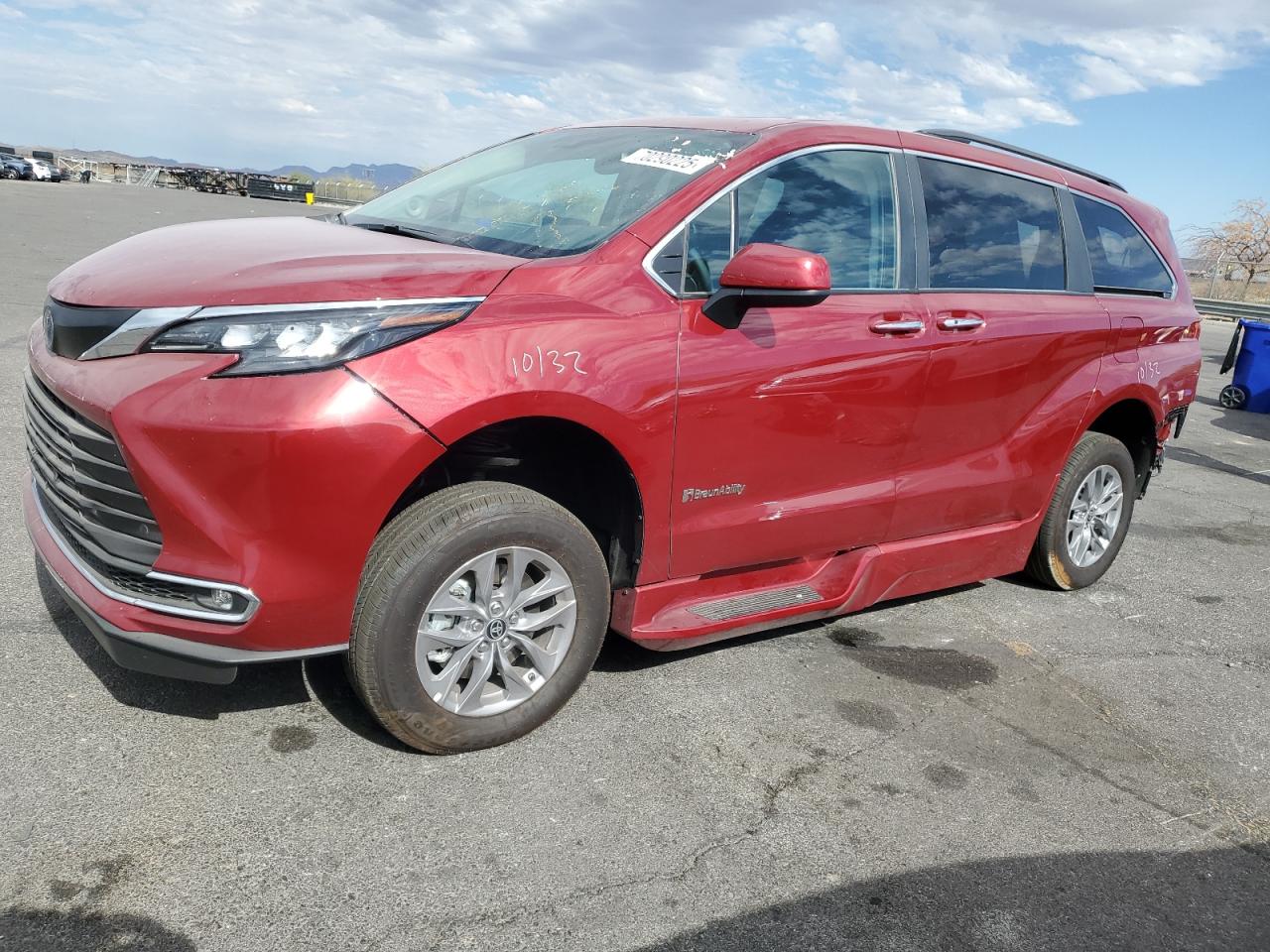 TOYOTA SIENNA XLE