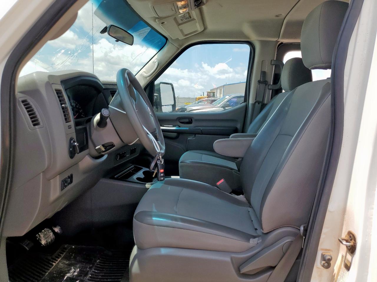 NISSAN NV3500 3500 S