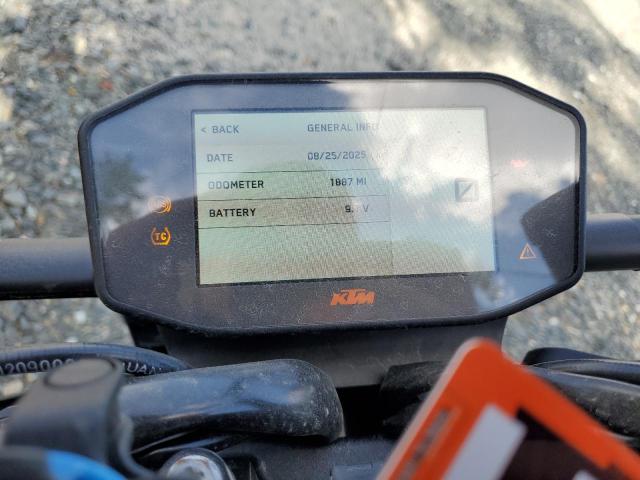 2023 KTM 890 DUKE R VBKTU9403PM857690