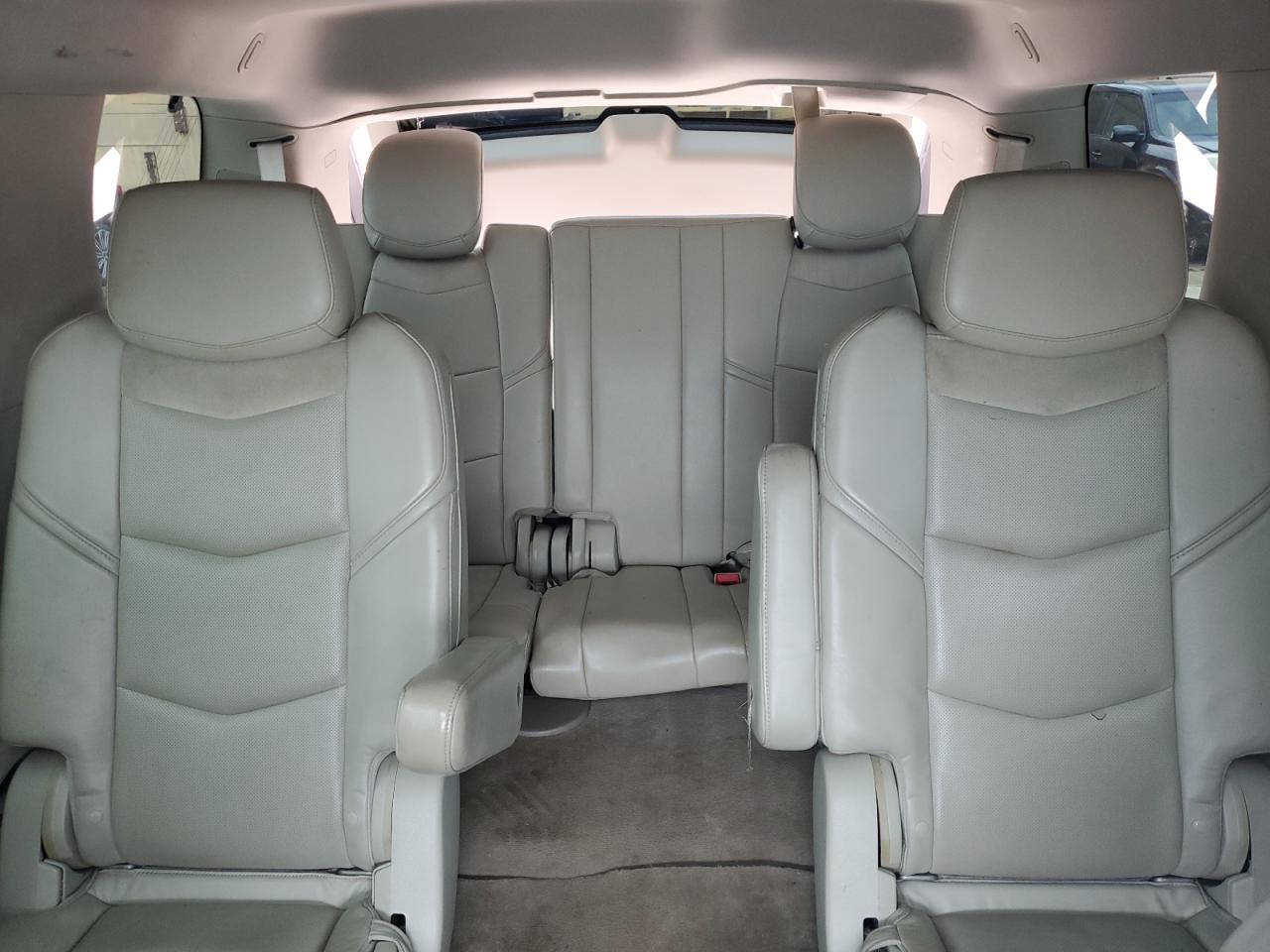 CADILLAC ESCALADE LUXURY