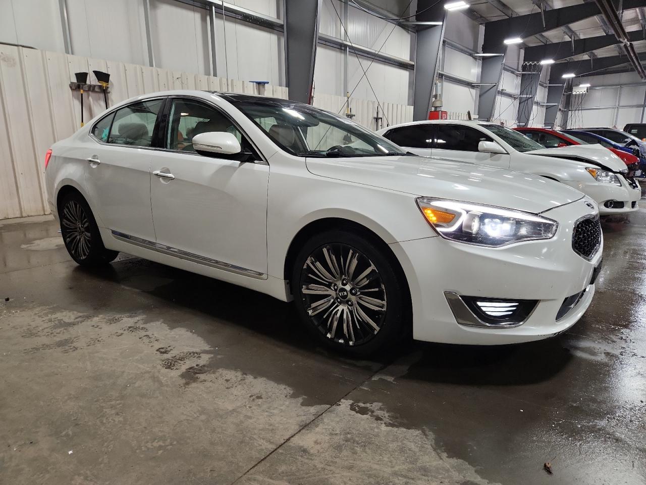 KIA CADENZA PREMIUM
