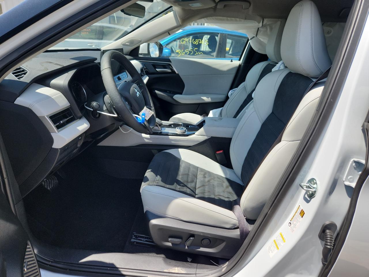 MITSUBISHI OUTLANDER SE