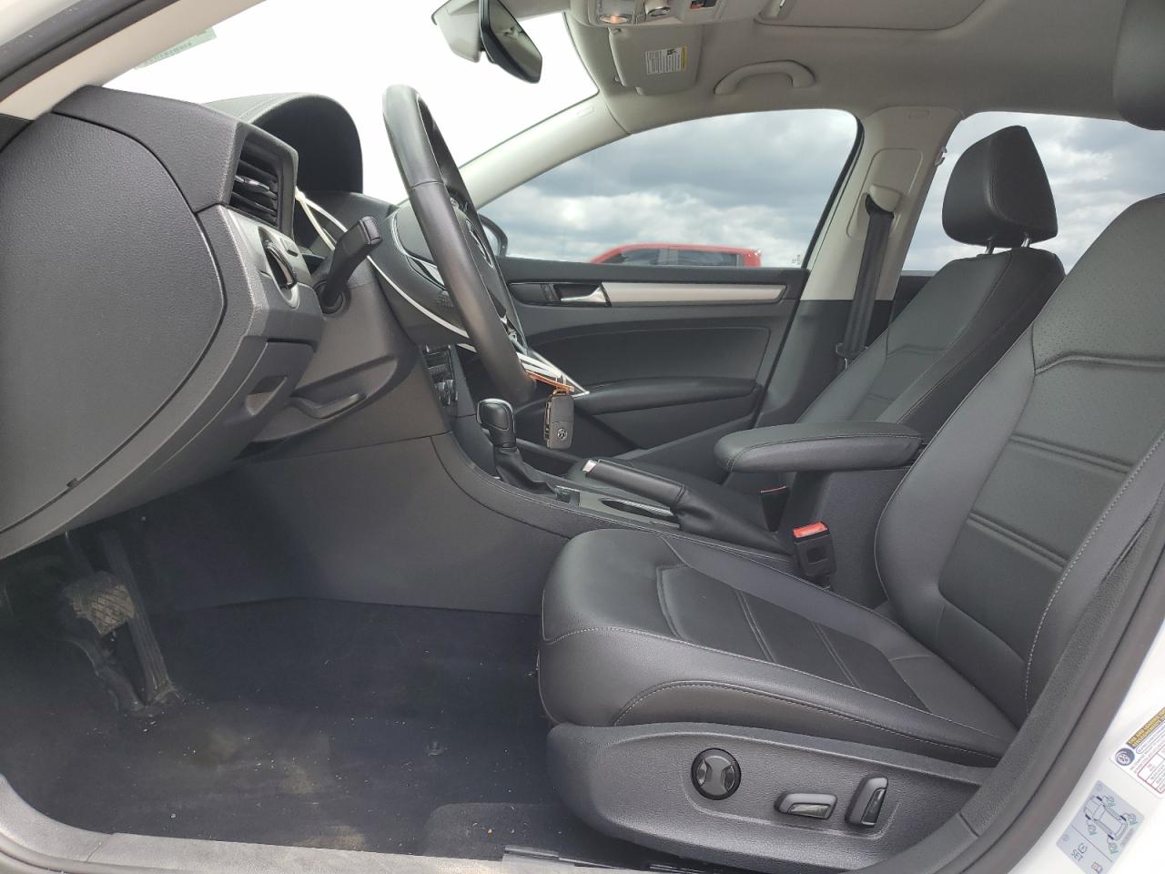 VOLKSWAGEN PASSAT SE