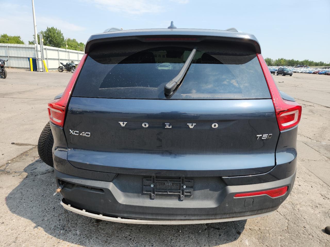 VOLVO XC40 T5 MOMENTUM