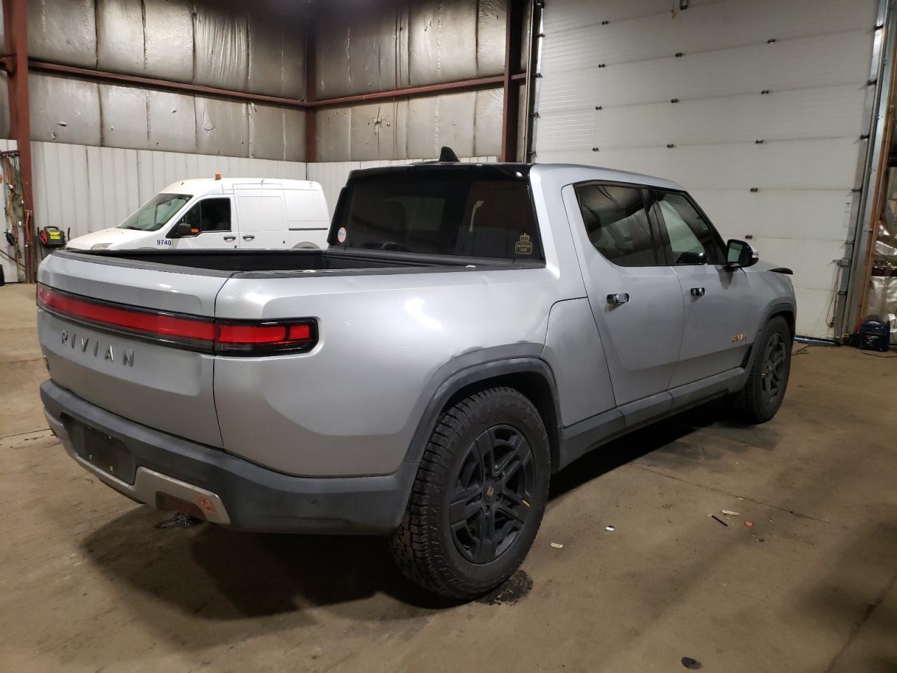 RIVIAN R1T ADVENTURE