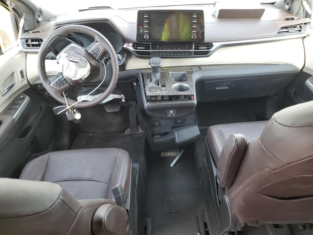 TOYOTA SIENNA LIMITED