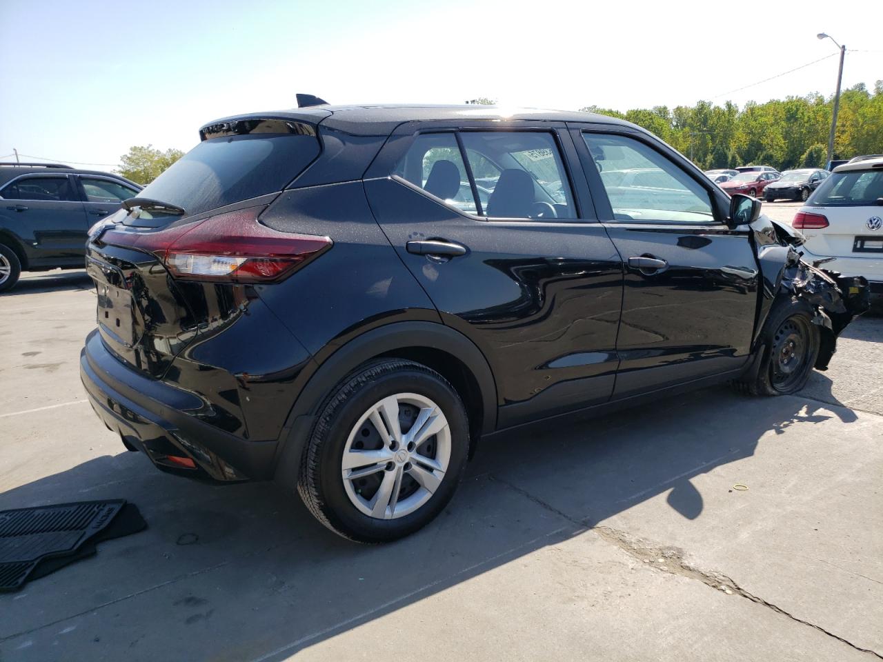 NISSAN KICKS S