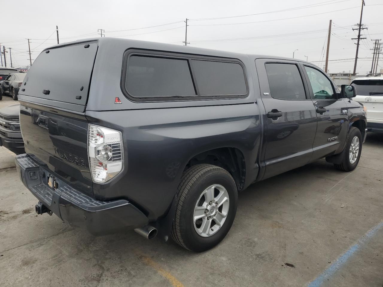 TOYOTA TUNDRA CREWMAX SR5