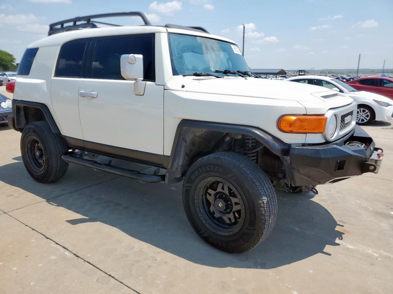 TOYOTA FJ CRUISER