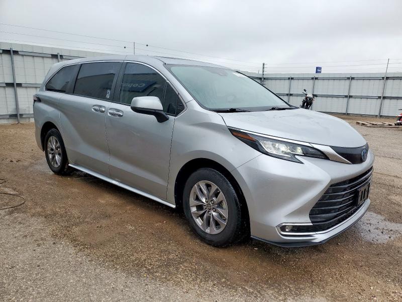 2023 TOYOTA SIENNA XLE 5TDYRKECXPS173622