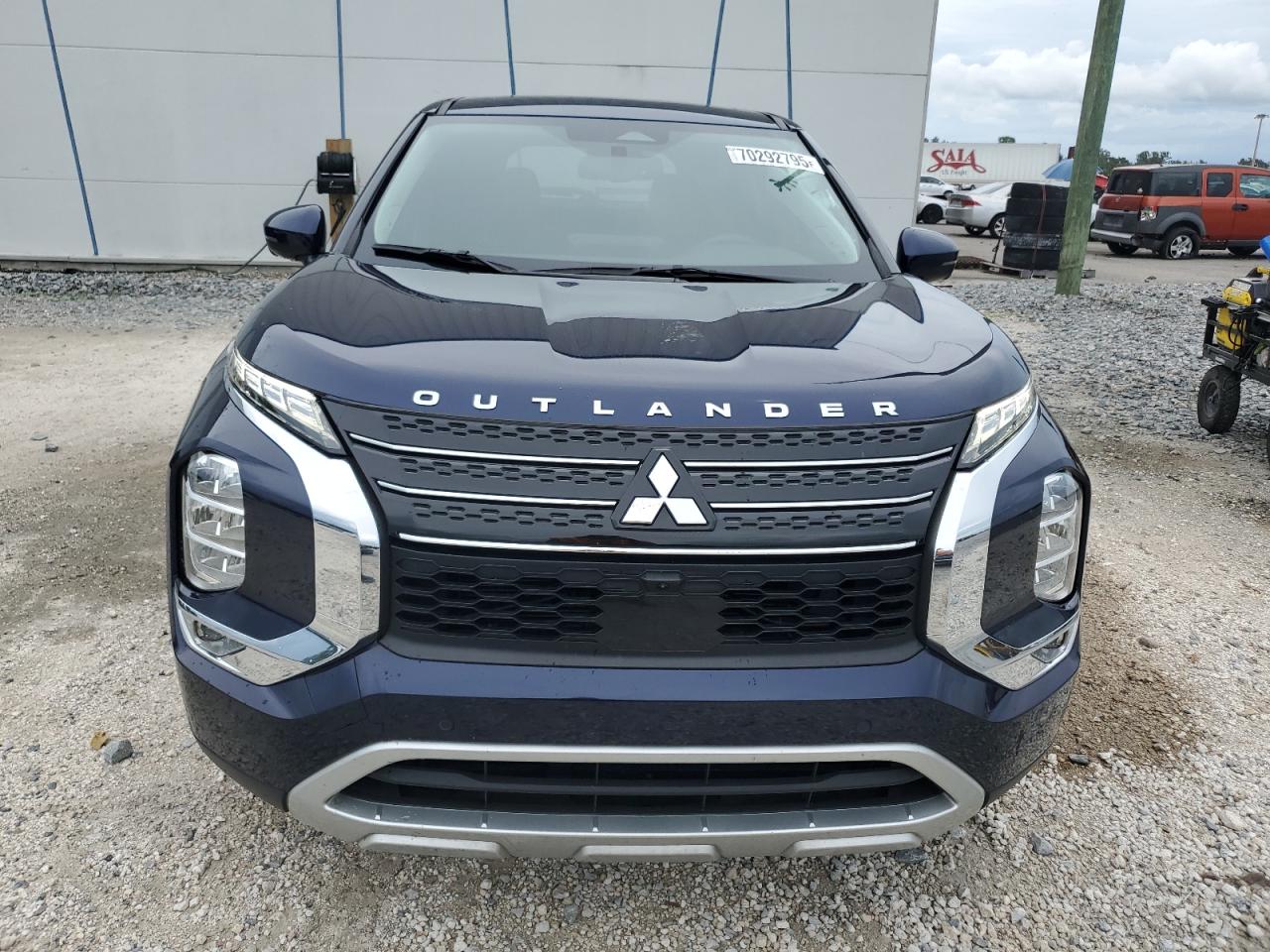 MITSUBISHI OUTLANDER SE