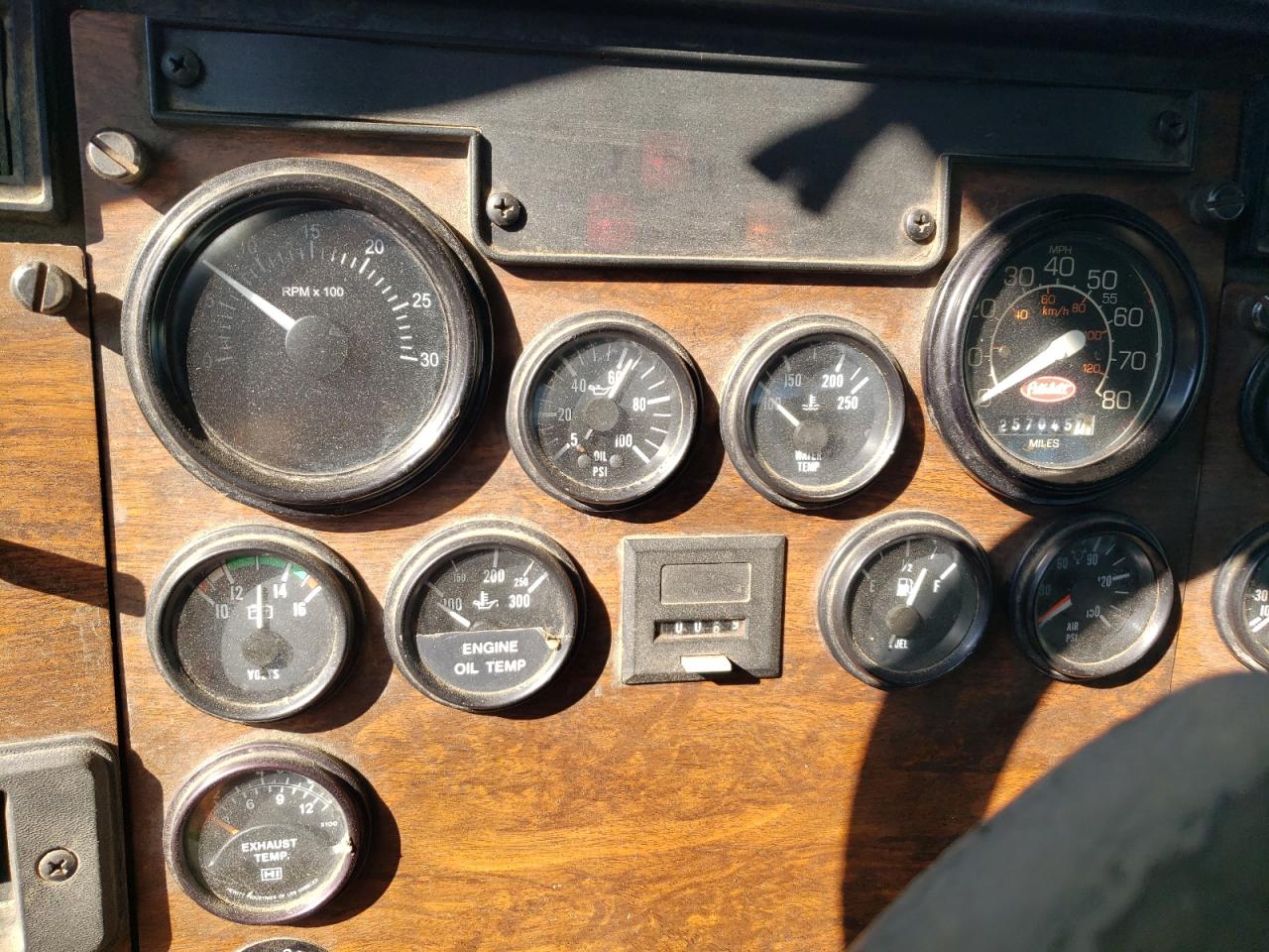 Lot #3284674375 1998 PETERBILT 357