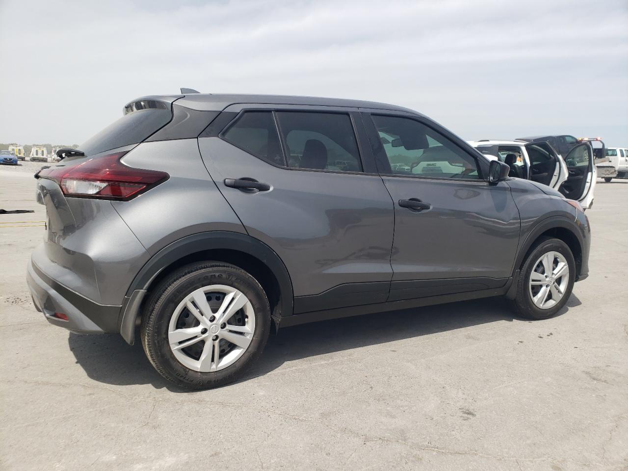 NISSAN KICKS S