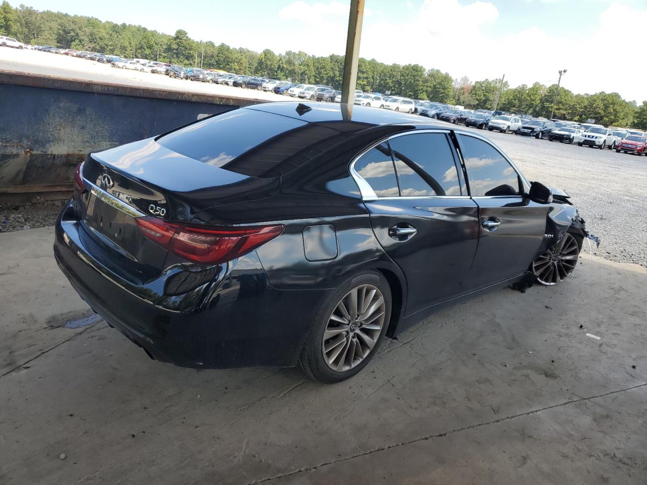 INFINITI Q50 LUXE