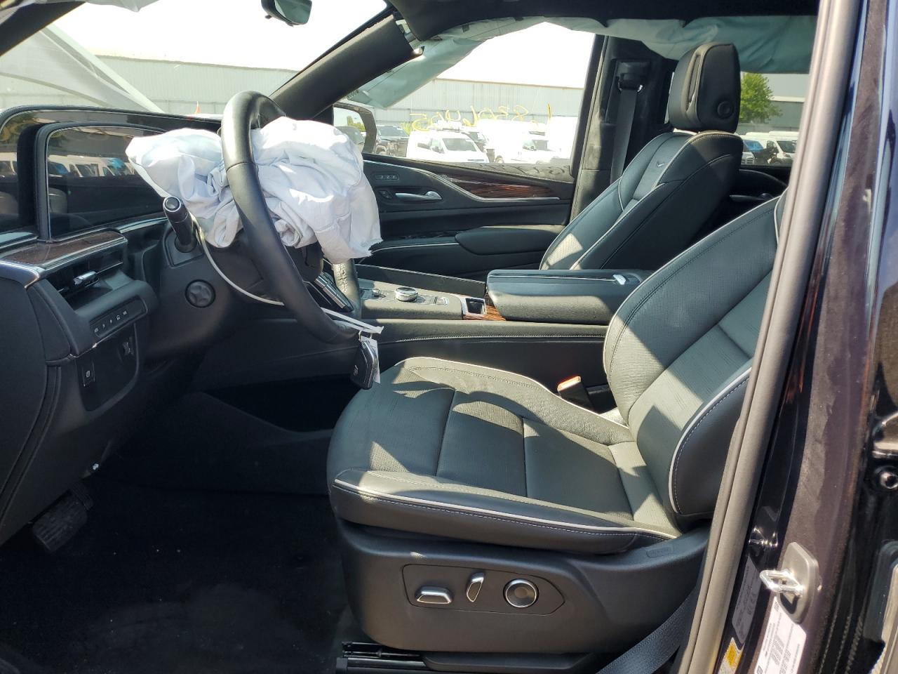 CADILLAC ESCALADE PREMIUM LUXURY