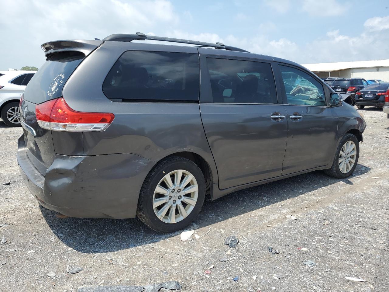 TOYOTA SIENNA XLE