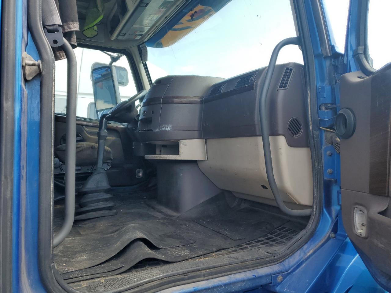 Lot #3235841028 2012 VOLVO VNL