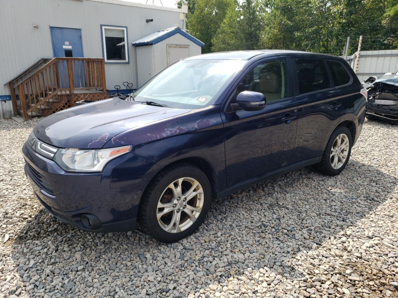 MITSUBISHI OUTLANDER SE