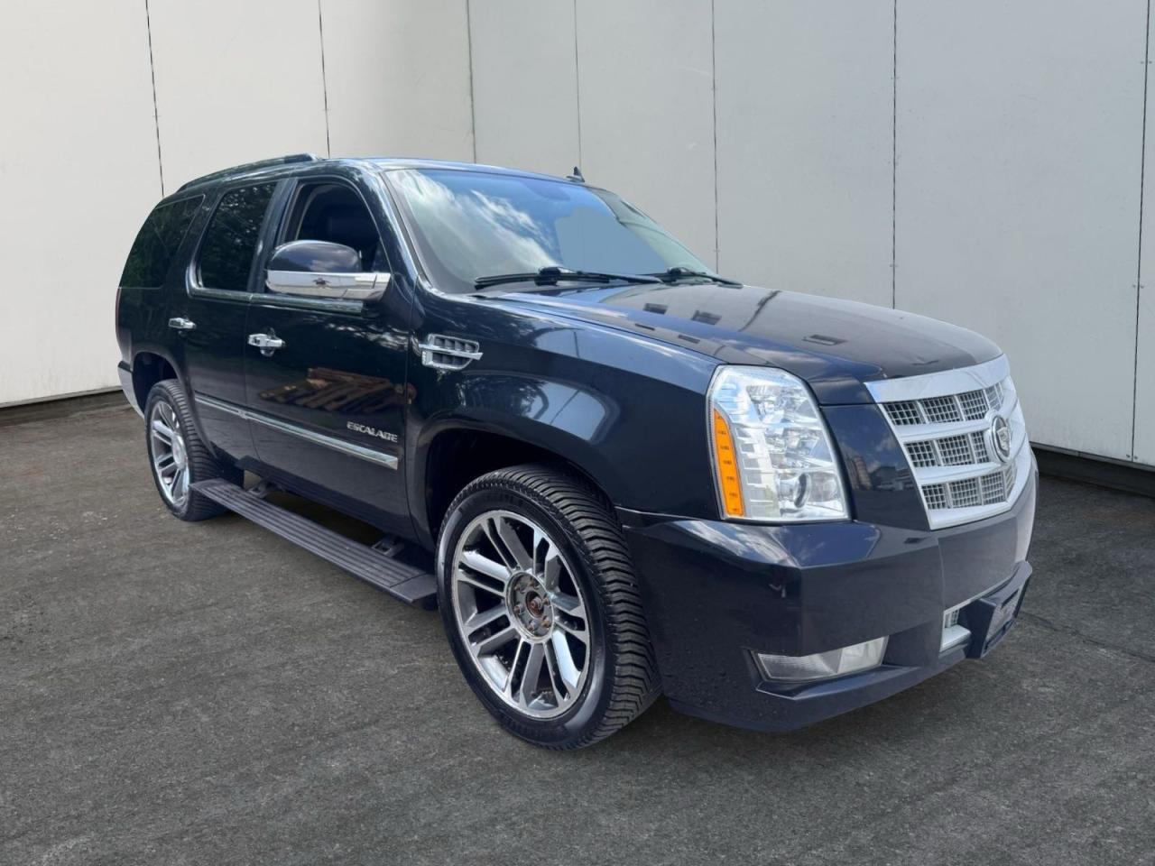 CADILLAC ESCALADE PREMIUM