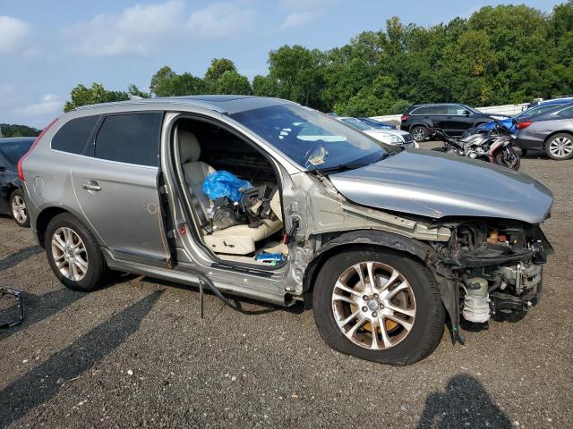 2016 VOLVO XC60 T5 PR YV4612RK9G2799375