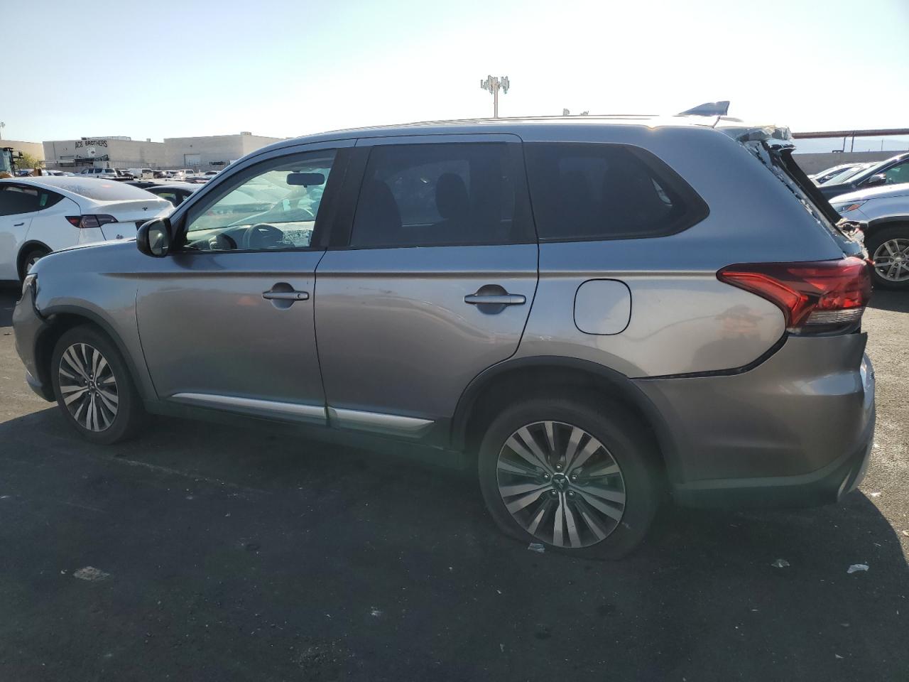 MITSUBISHI OUTLANDER SE