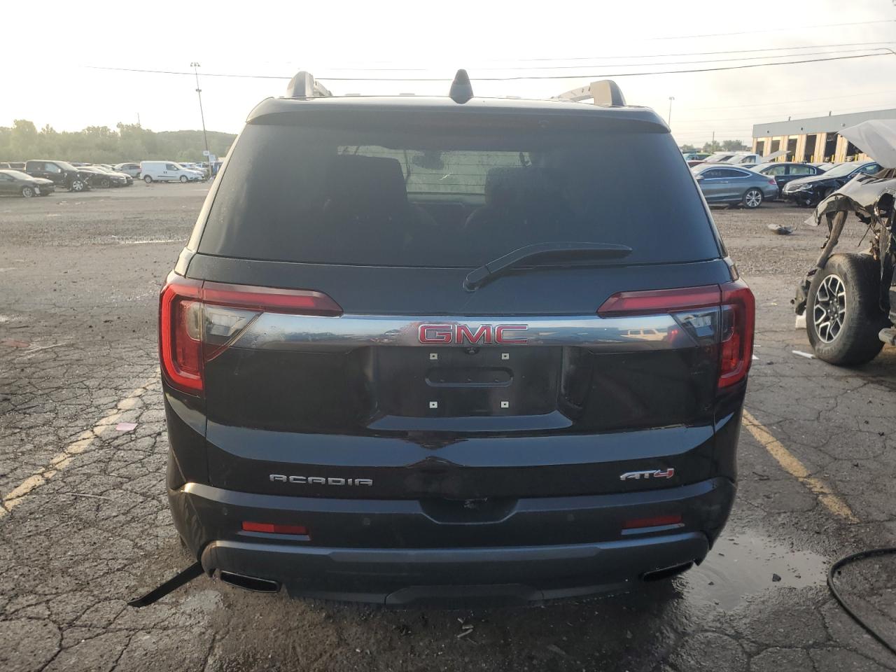 GMC ACADIA AT4