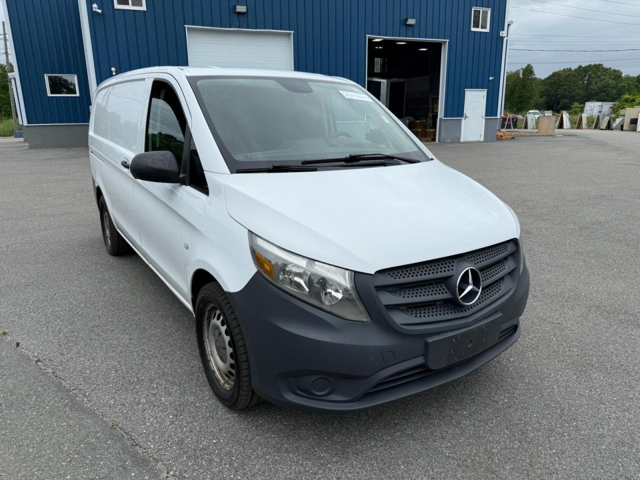 Lot #3213669352 2016 MERCEDES-BENZ METRIS