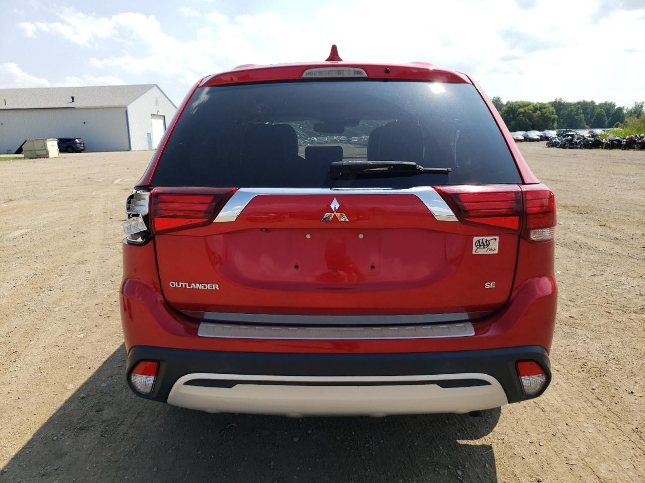 MITSUBISHI OUTLANDER SE