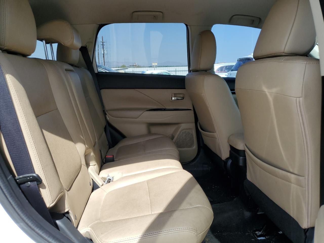 MITSUBISHI OUTLANDER SE