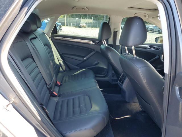 2017 VOLKSWAGEN PASSAT SEL 1VWCT7A30HC076556