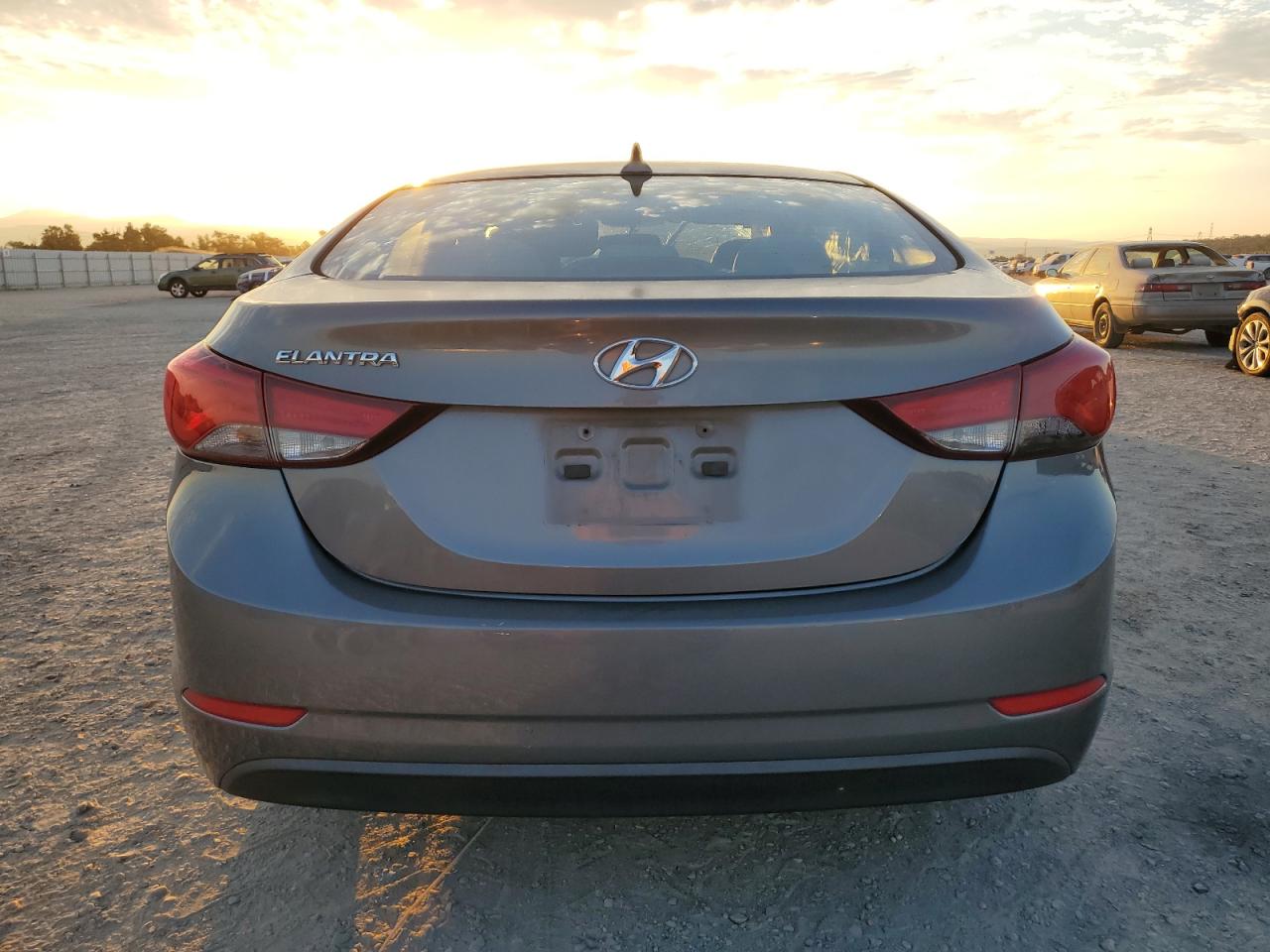 HYUNDAI ELANTRA SE
