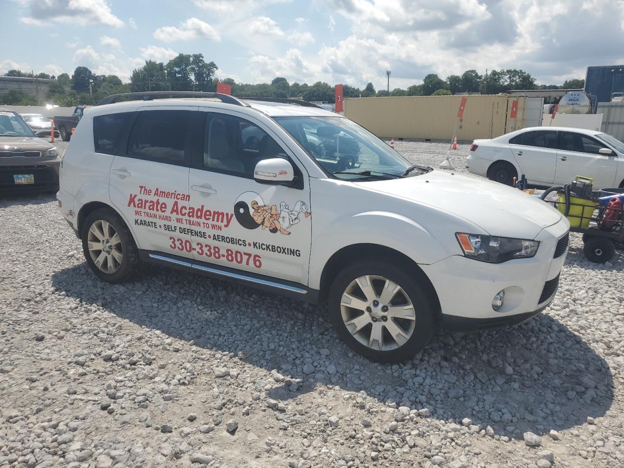 MITSUBISHI OUTLANDER SE