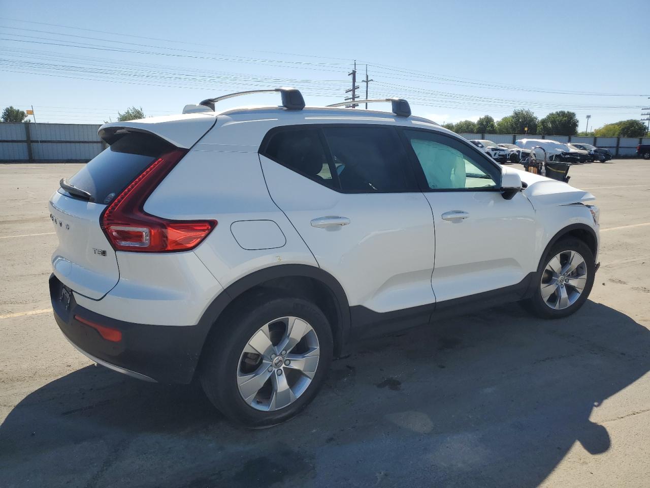 VOLVO XC40 T5 MOMENTUM