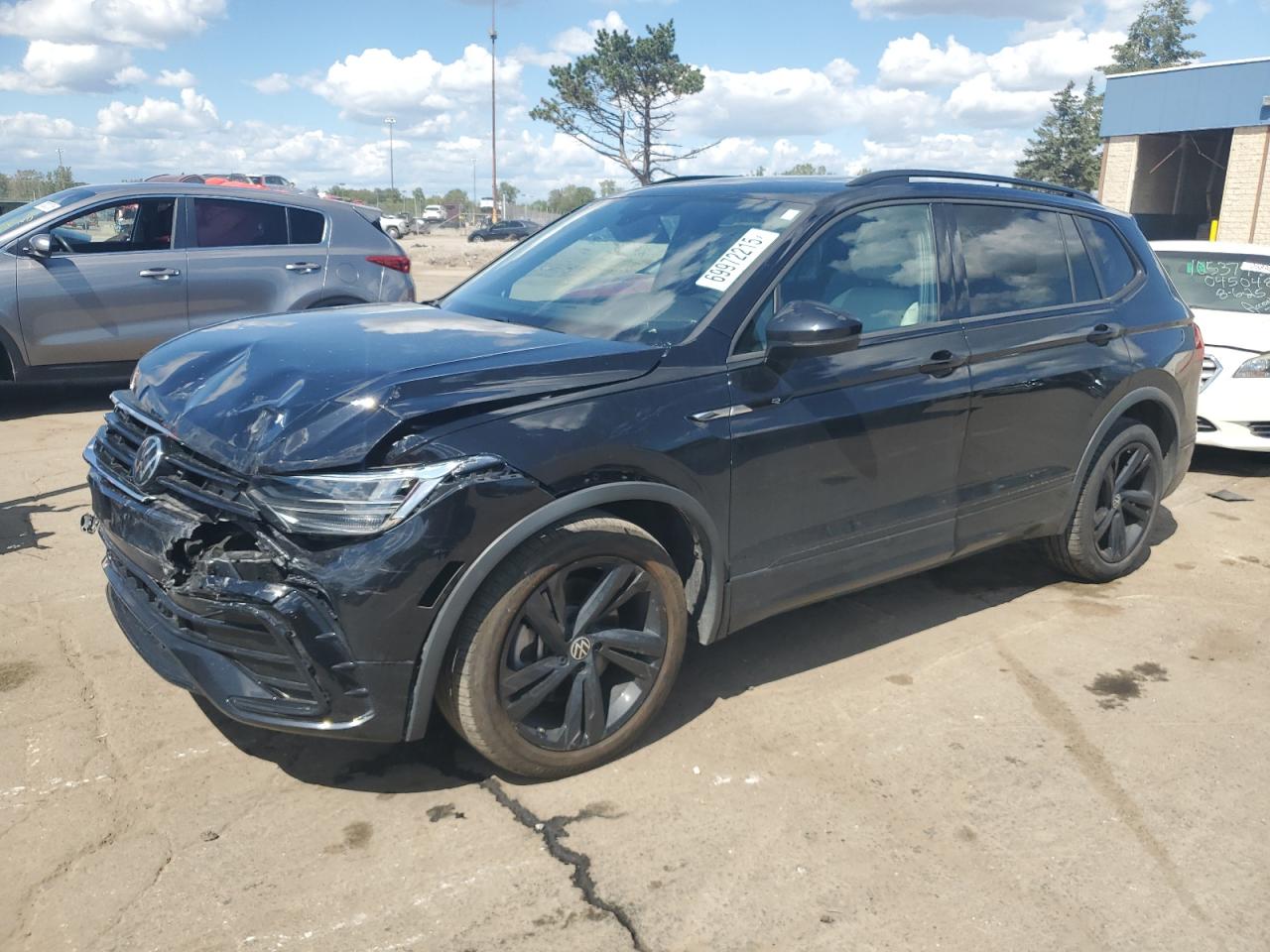VOLKSWAGEN TIGUAN SE R-LINE BLACK