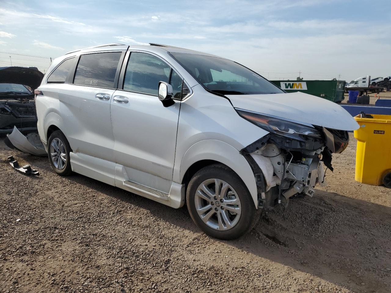 TOYOTA SIENNA LIMITED