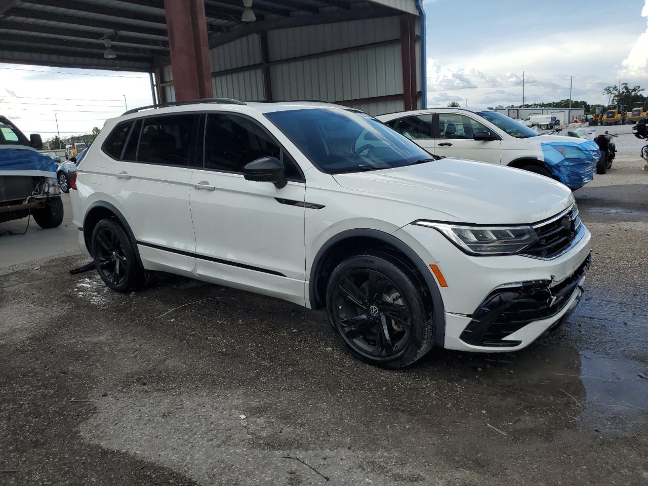 VOLKSWAGEN TIGUAN SE R-LINE BLACK