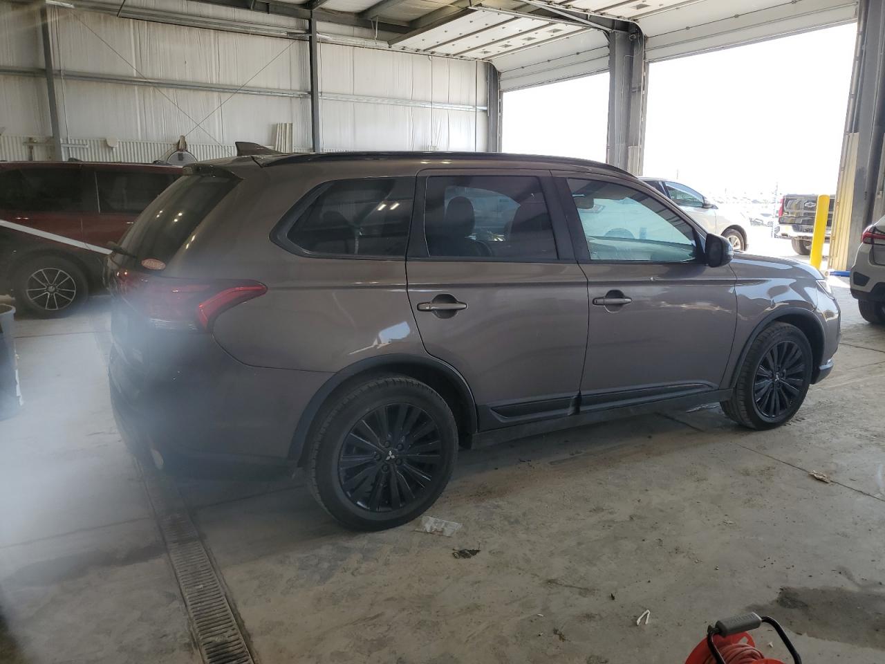 MITSUBISHI OUTLANDER SE